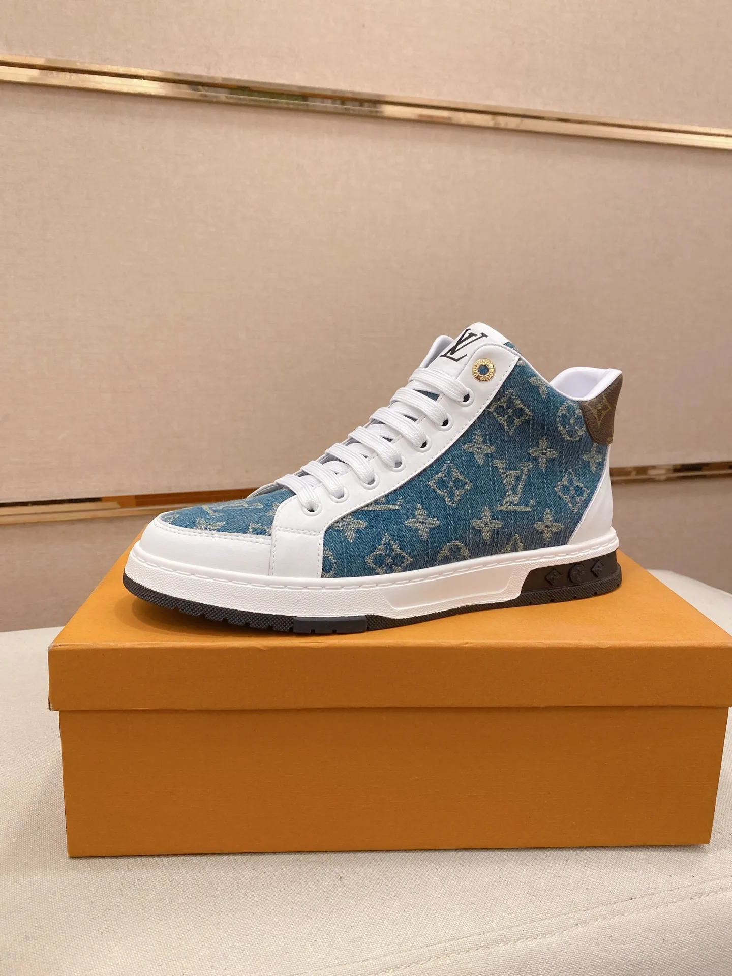 Factory price: 420 men's shoes💰🇮🇹🇮🇹LV Louis Vuitton. The latest fashionable casual shoes are popular in physical stores. New spring and summer comfortable imported custom original cowhide, unique jacquard fabric element design. With sheepskin lining, Lv original bottom, [sun][sun] high-end packaging and high quality💪Details determine the quality, you can enter and exit the counter at will, welcome to compare🇮🇹Size 38-44